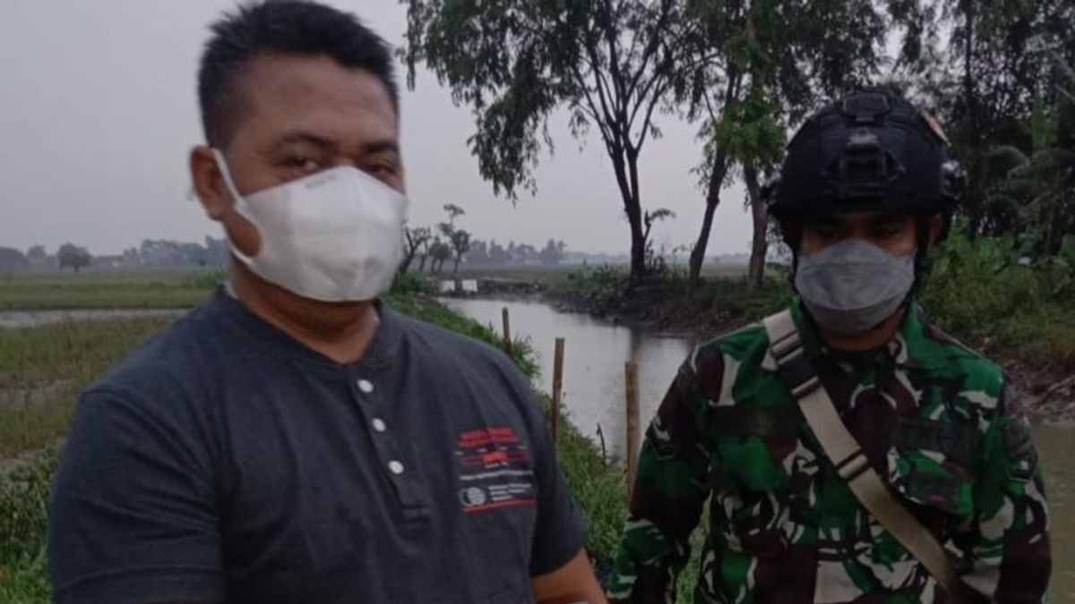 Residents Of Tambelang Bekasi Shocked By Finding Grenade-like Objects