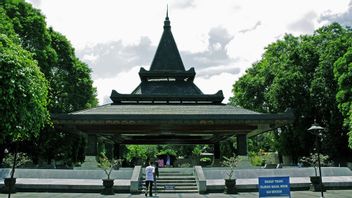 Prières Et Pèlerinage Sur La Tombe De Bung Karno Tenus Conformément Au Protocole De Prévention COVID-19
