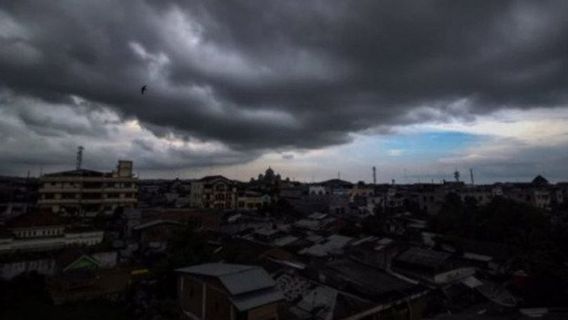 Cuaca Senin 18 Desember, Jakarta Mendung Sepanjang Hari