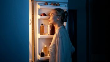 夜に軽食についてよく考えますか?食べ物の騒音と心理的状態とのつながりを認識する