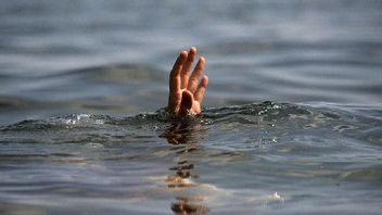 Playing In The Cisokan River Cianjur With Other Santri, A 14-year-old Boy Drowning Found Lifeless