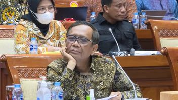 Gaya Mahfud MD Menopang Dagu Matikan Mic Saat Penjelasan DPR 'Markus' Diinterupsi Politisi Demokrat