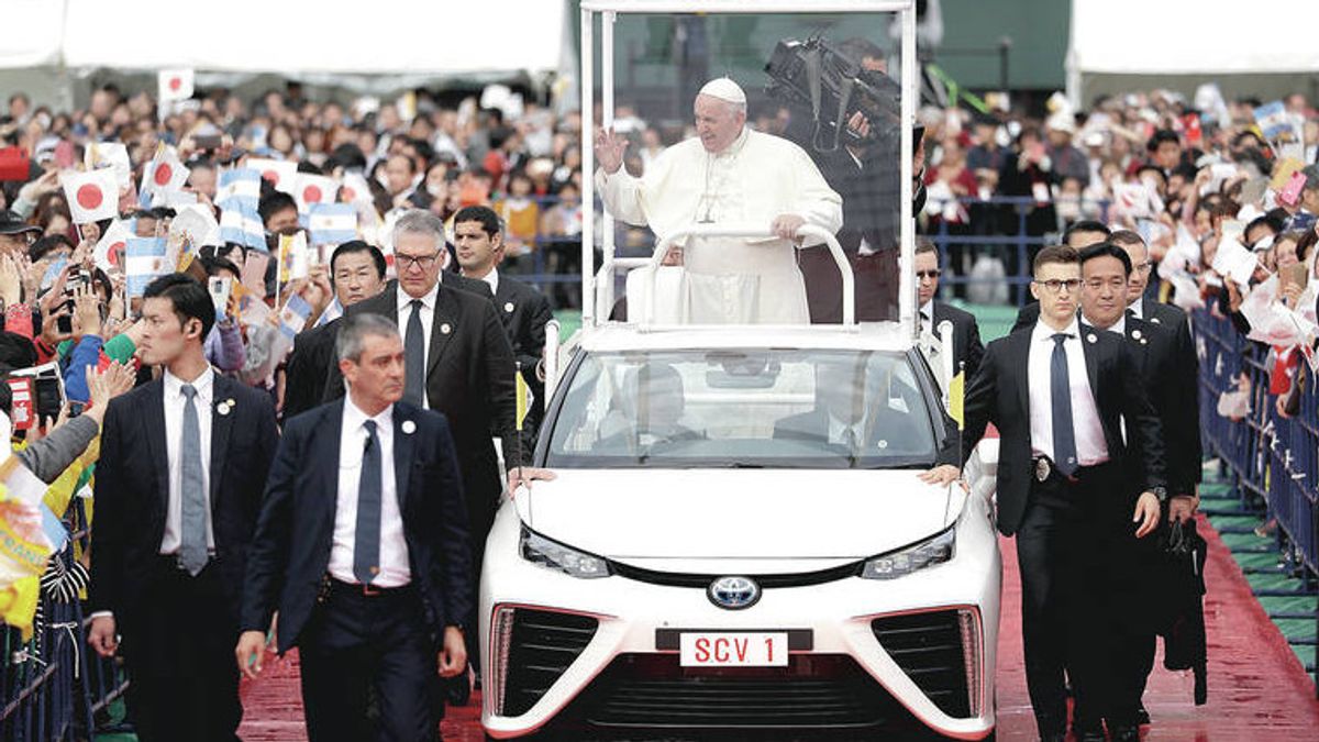 Desainer Mobil James Bond Siapkan Mobil Ramah Lingkungan untuk Paus Fransiskus