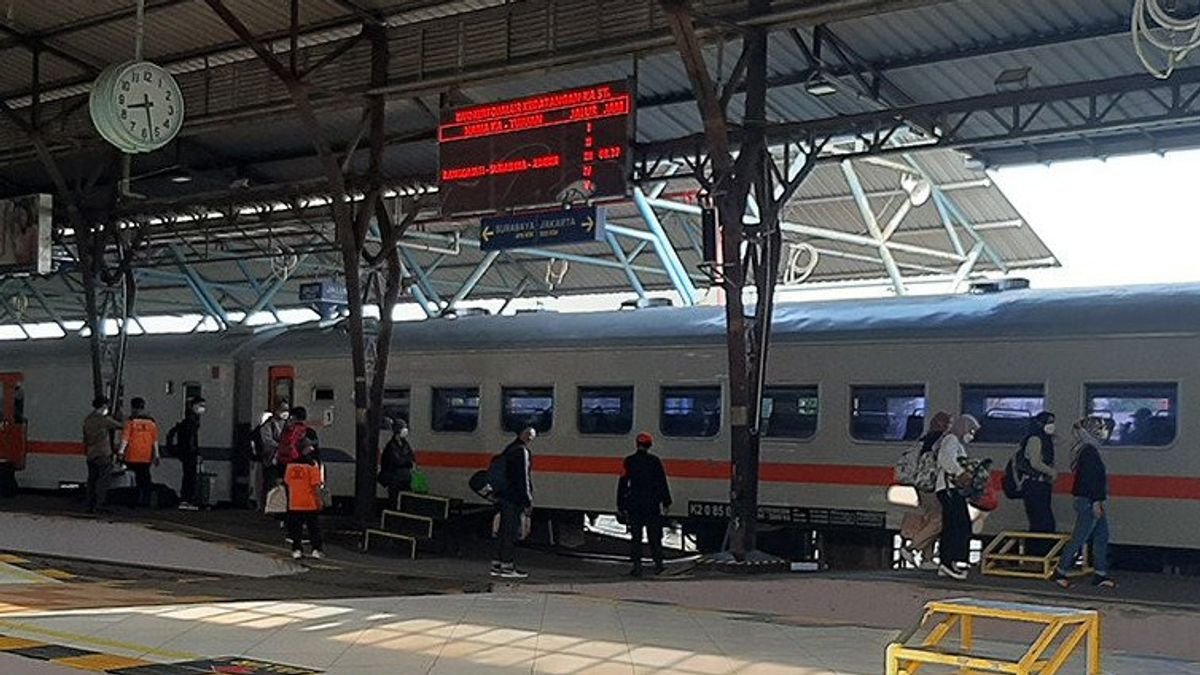 قطار باتورادن السريع لبوروكورتو باندونغ ذهابا وإيابا يعمل من 25 يونيو