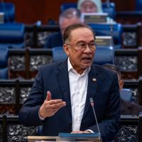 Anwar Ibrahim Isyarakat Malaysia Buka Negosiasi Demi Pasokan Minyak Rusia