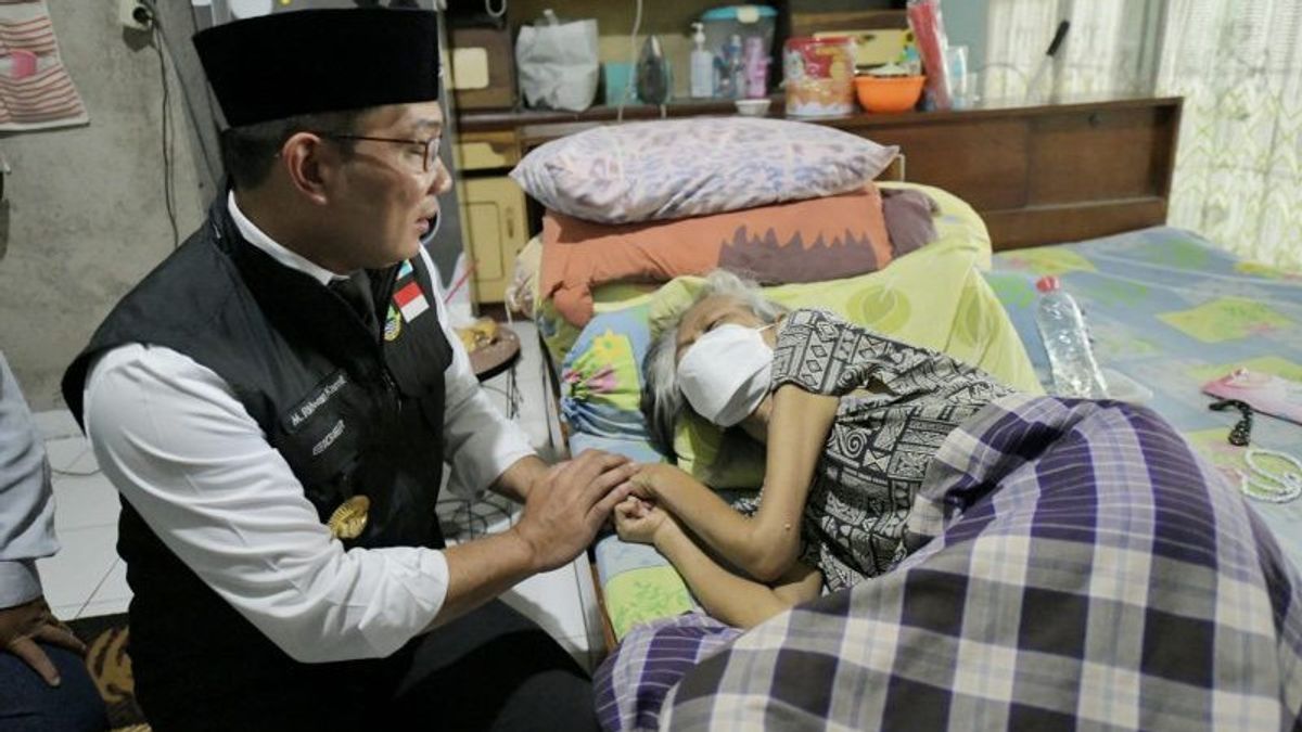 Give Spirit To Niah Mariani, Who Is Sick With Kidney, Ridwan Kamil Also Gives Assistance Of Rp. 10 Million And Basic Foods