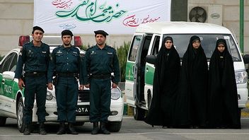 بعد احتجاجات مطولة في إيران: الشرطة الأخلاقية تضررت من أنباء الحل ، والقواعد المتعلقة بالحجاب مدعوة للمراجعة