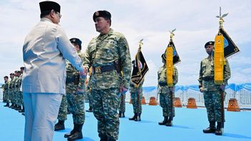 Presiden Prabowo Anugerahkan Pangkat Istimewa kepada 11 Purnawirawan TNI di Atas Kapal Perang