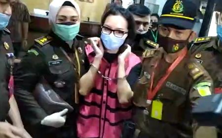 Usai Diperiksa 9 Jam, Pinangki hanya Diam dengan Tangan Terborgol