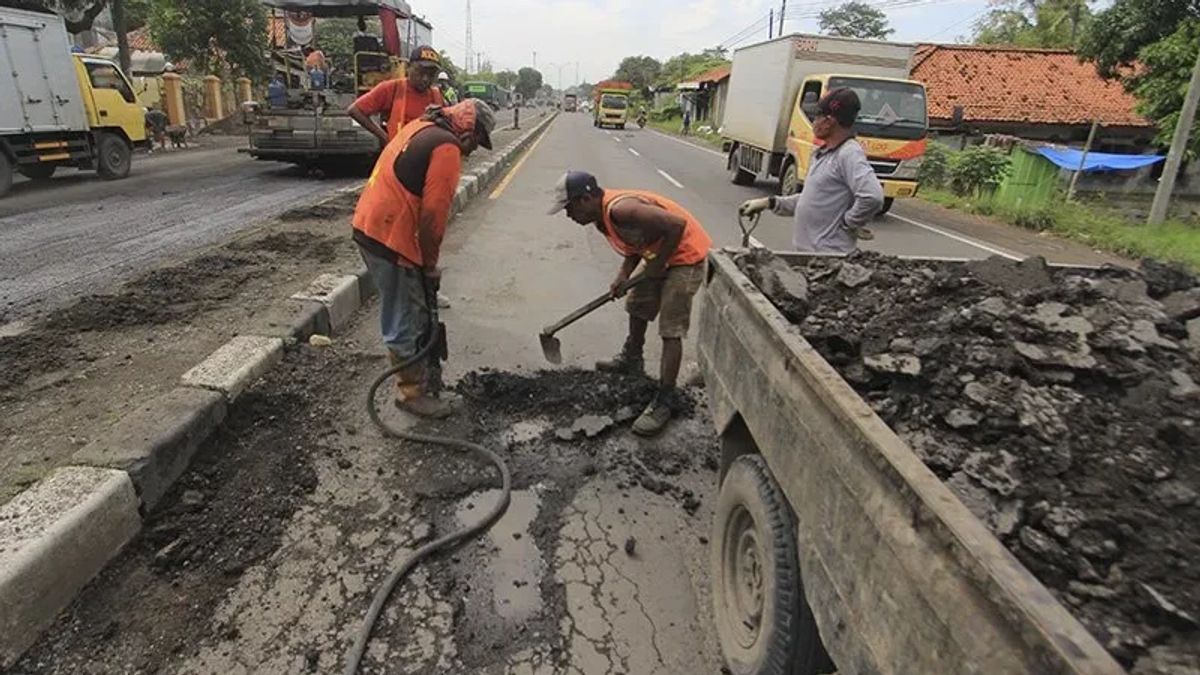 The Minister Of PUPR EMPHASIZED That There Was No Order To Clean Up Damaged Roads In Lampung Ahead Of Jokowi's Arrival