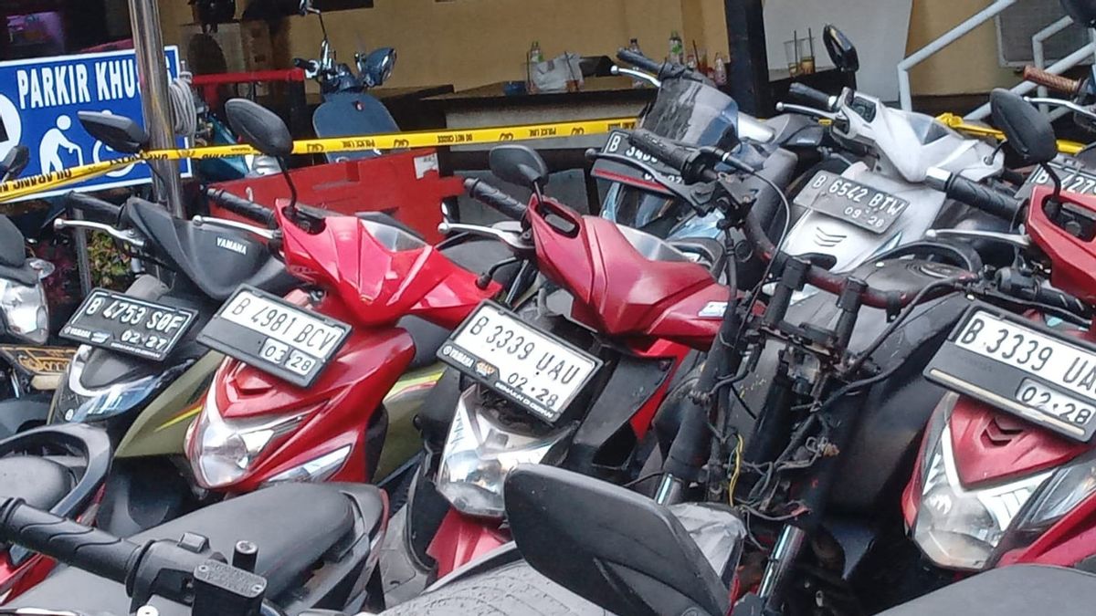 雅加达坦博拉的三名摩托车小偷专家面临15年徒刑