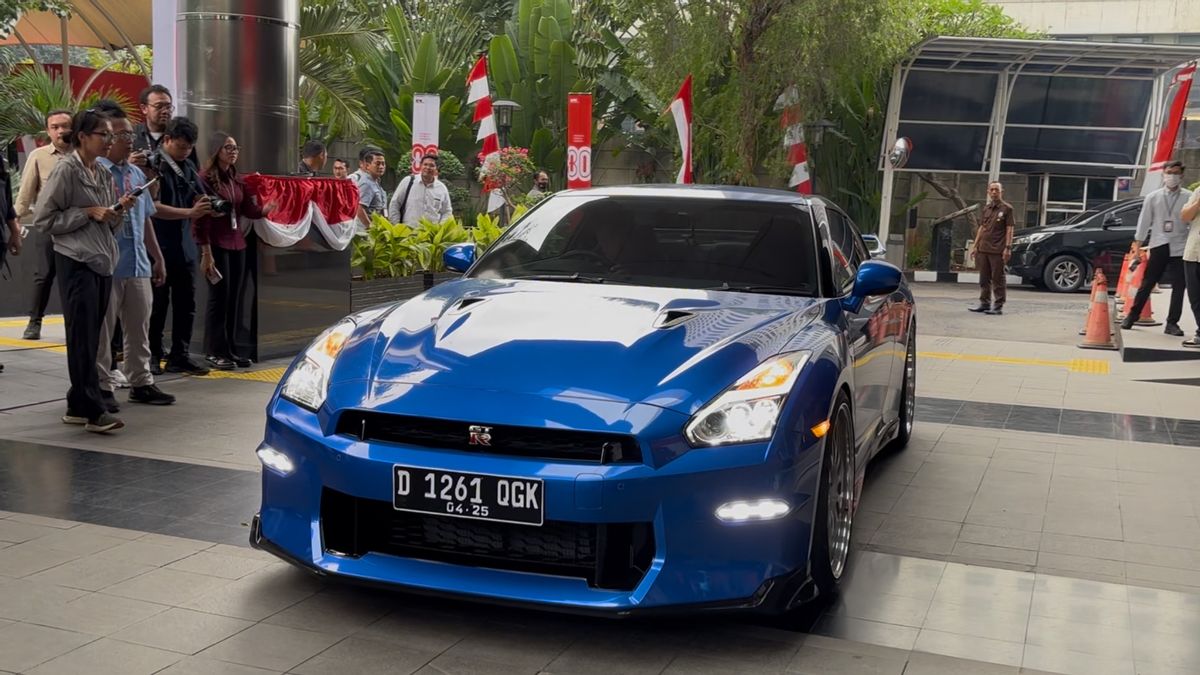 KPK Pamerkan Barang Bukti OTT Wamenaker: Nissan GT-R hingga Motor Ducati 