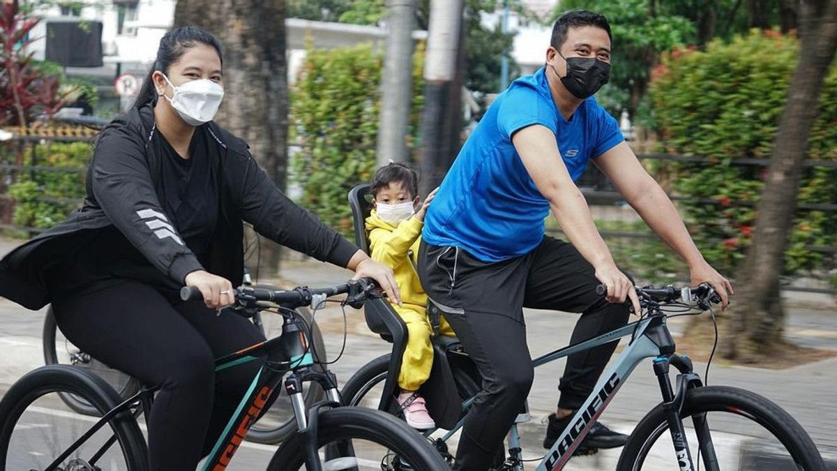 Mayor Bobby Is Happy When Cycling Around Medan With His Wife And Children