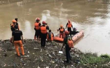 BPBD Kabupaten Bandung dan Tim SAR Masih Mencari Perempuan Hanyut di Sungai Citarum  