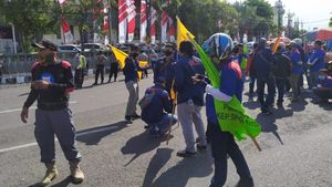 Demo Tolak UU Cipta Kerja Berlanjut, Massa Besok Gelar Aksi di Gedung Grahadi Surabaya