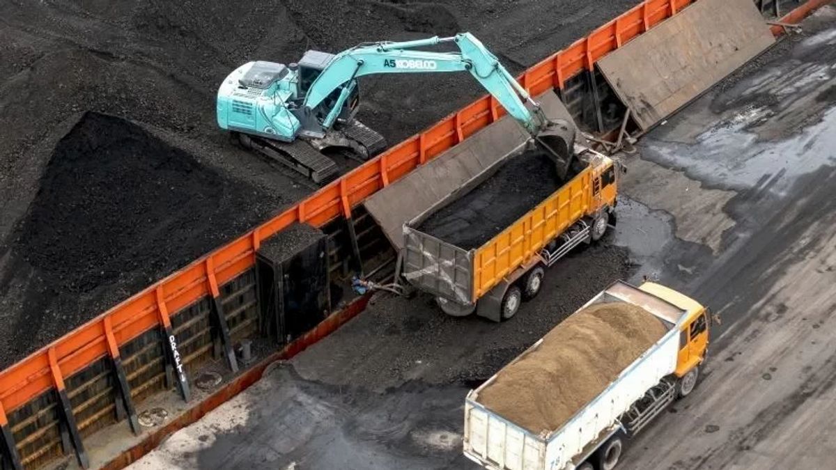1,700 Nopol Transfer Trucks To Jambi Imbas Coal Transportation Prohibited From Using Outer Plates
