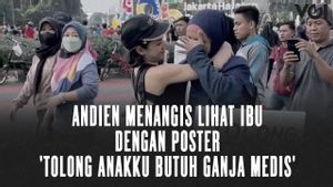 VIDEO: Andien Menangis Lihat Ibu dengan Poster 'Tolong Anakku Butuh Ganja Medis'