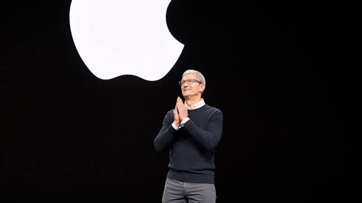 Apple CEO Tim Cook's Deadly Seduction For China, Calls Having A Very Fast Innovation Rate