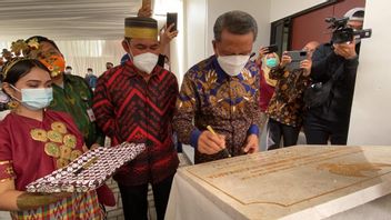 南苏拉威西省省长在日惹为普特里·安金·马米里宿舍揭幕