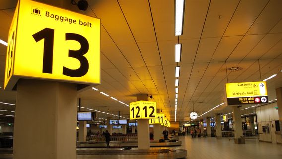 Une valise contenant un MacBook jusqu’à ce que des bijoux soient trouvés à son domicile, un travailleur des magasins d’aéroport accusé de vol de poids