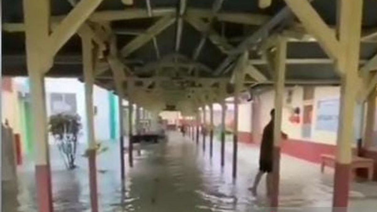 الفيضانات تنقع عددا من الغرف ، مدير RSUD عبد العزيز Singkawang يضمن استمرار جداول تشغيل المرضى
