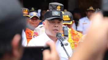 Le ministre des Transports examine le port de Gilimanuk à Bali, rappelle la prudence face aux conditions météorologiques extrêmes avant la nouvelle année