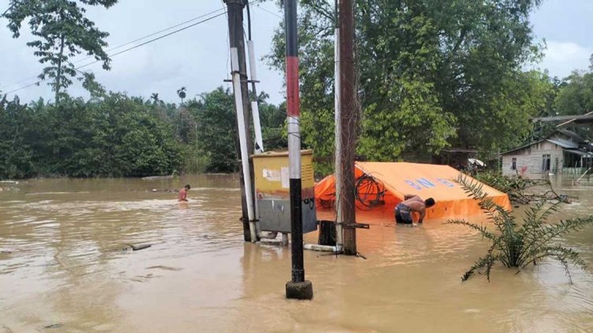 Pluie torrentielle, inondations subites submergent 5 districts dans l'est d'Aceh