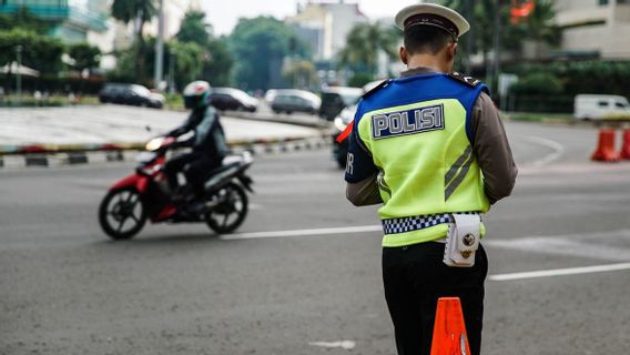Démo De La Loi Sur La Création D’emplois De Demain, La Police Ferme La Route Autour De Monas