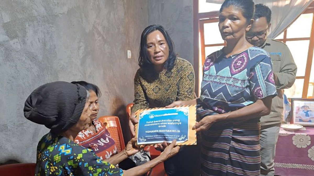Government Gives Rp 9 million in Aid to Family of Student Who Committed Suicide in Ngada NTT