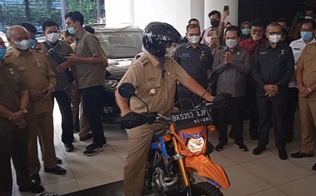 Pamit dari Balai Kota Medan, Akhyar Nasution Naik Motor Pulang ke Rumah