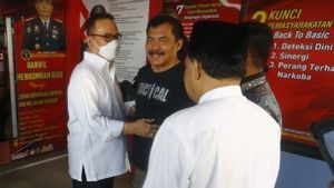 Resmi Bebas dari Lapas Pekanbaru, Bekas Gubernur Riau Rusli Zainal Pulang Naik Land Cruiser