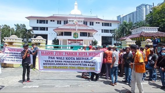 Rejette Le Stationnement électronique, La Démo De Jukir à L’hôtel De Ville De Medan Exige La Démission De Bobby Nasution