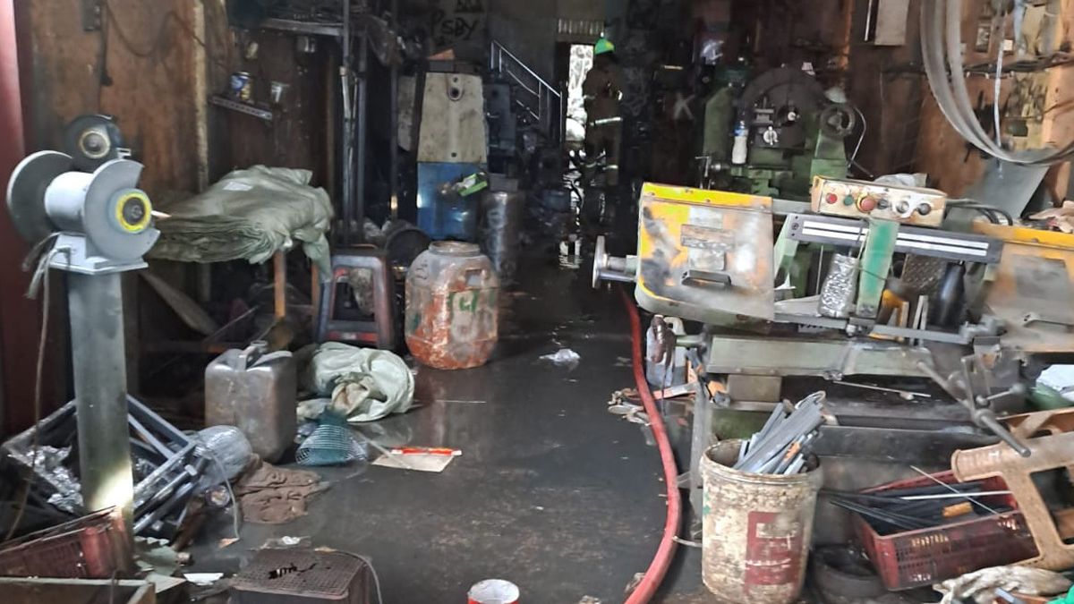 3rd Floor Shophouse In Jelambar Burns, Losses Reaches IDR 300 Million