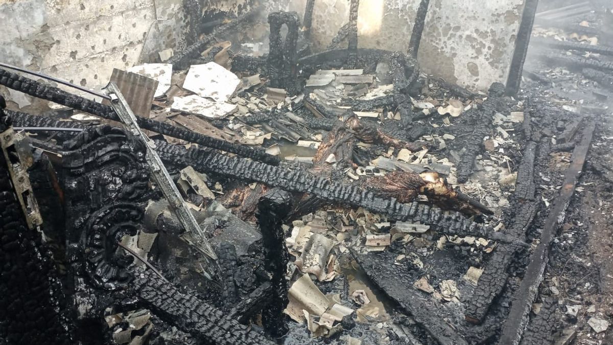 جاكرتا (رويترز) - حددت الشرطة أسماء مشتبه به واحد في حادث حريق منزل في كاليديريس أسفر عن مقتل شخص مسن.