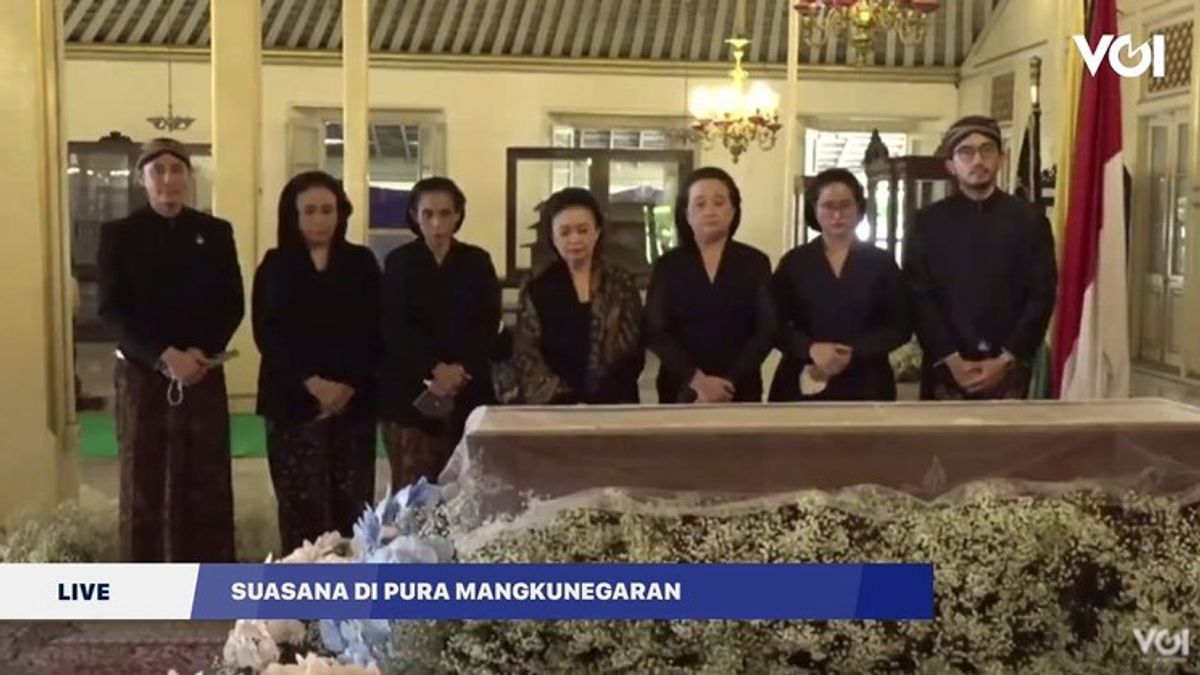 Les Sanglots De Sij Kgpaa Mangkunegara IX Famille Rendent Un Dernier Hommage