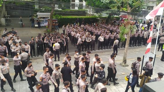 Bobotoh Geruduk Graha Building Protests Bad Appearance Of Persib Bandung, West Java Police Deploy 450 Personnel