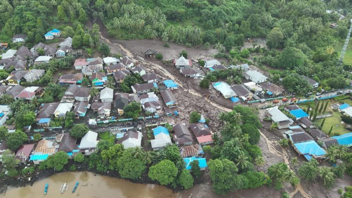 Une équipe conjointe SAR recherche des victimes des crues d’atterrissage à Ternate