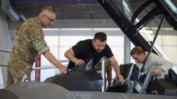 ウクライナは今夏F-16戦闘機を受領、ゼレンスキー大統領は防衛強化と述べるも数が足りない
