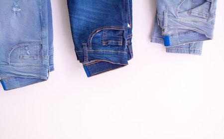 9 Kiat Melembutkan Jeans Baru yang Kaku Biar Lebih Nyaman Dikenakan