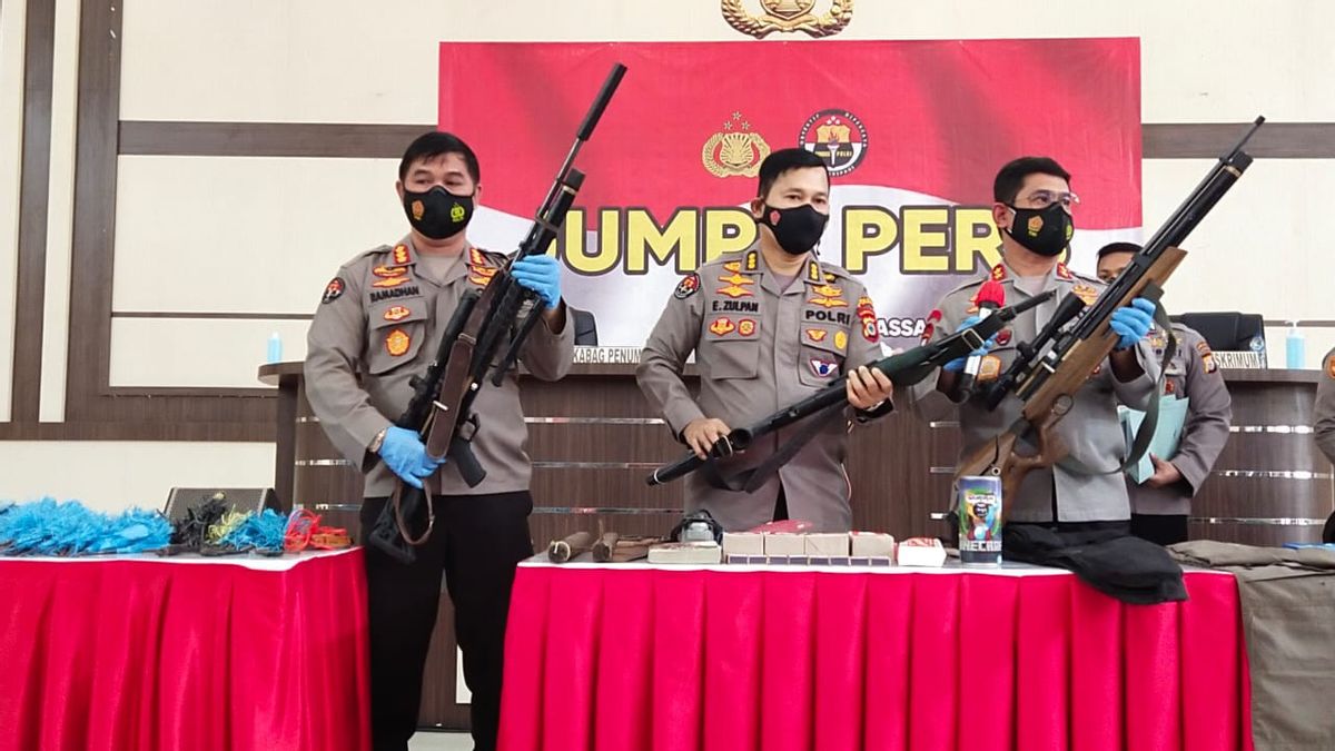 Penyergapan Teroris di Makassar, Rangkaian Bom, Senjata Laras Panjang hingga Samurai Ditemukan