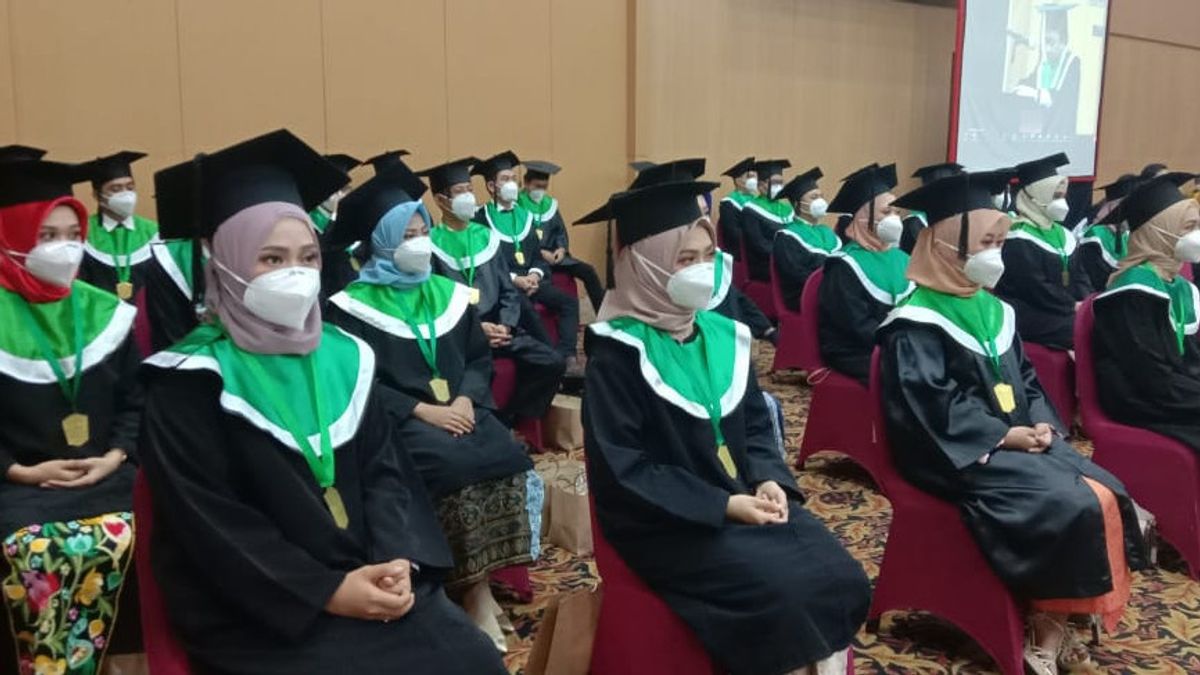 L’histoire D’Ayu Masnathasari, Un Diplômé De 5 Ans De Médecine UMI Makassar