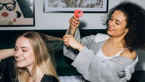 Tips Membuat Rambut Lurus Tanpa Catok, Bisa Dicoba di Rumah
