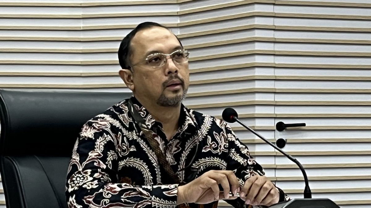 Le trésorier du DPC du PDIP Lamongan examiné par le KPK lié au cas de fonds d’examen de la DPRD Jatim