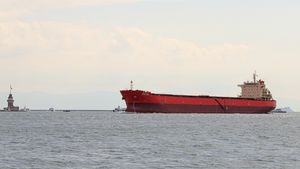    Lebih 700 Tanker Antre, Aliran Minyak di Selat Hormuz Turun 86 Persen