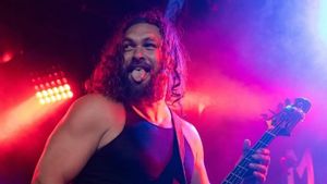 Jason Momoa Pimpin Circle Pit di Konser Perpisahan Black Sabbath