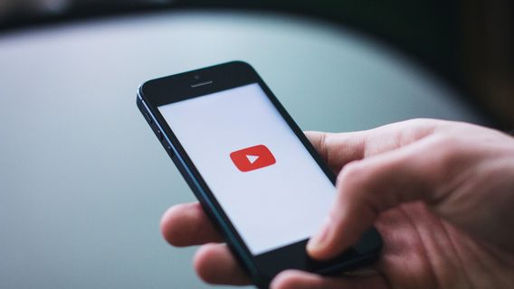 YouTube機械学習は、COVID-19の発生時に人間の節度の義務を引き継ぎます