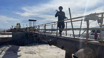 Gawat! 2 Kapal Diduga Sedot Pasir Ilegal di Perairan Batam