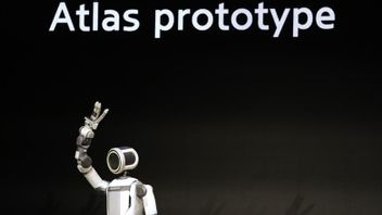 Korean Robot Trained from the Way Hotel Employees Work, Workers Start to Worry
