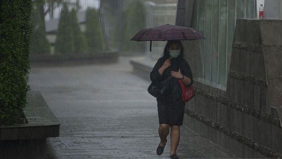 ジャカルタの天気10月2日、軽い強度の雨が水曜日の夜に発生