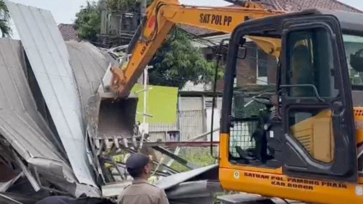 Satpol PP Bogor Bongkar 4 KNPI Cibinong大楼的野生建筑